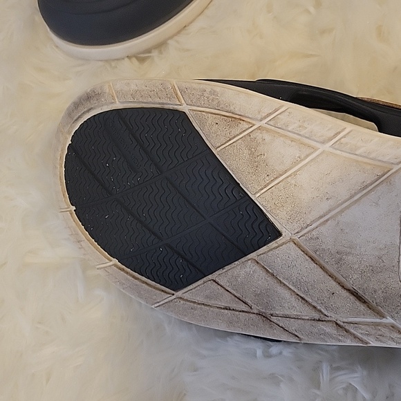 Ladies size 9 Croc Water Proof Boat Shoes - Picture 9 of 9